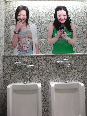 gambar lucu toilet di bangkok