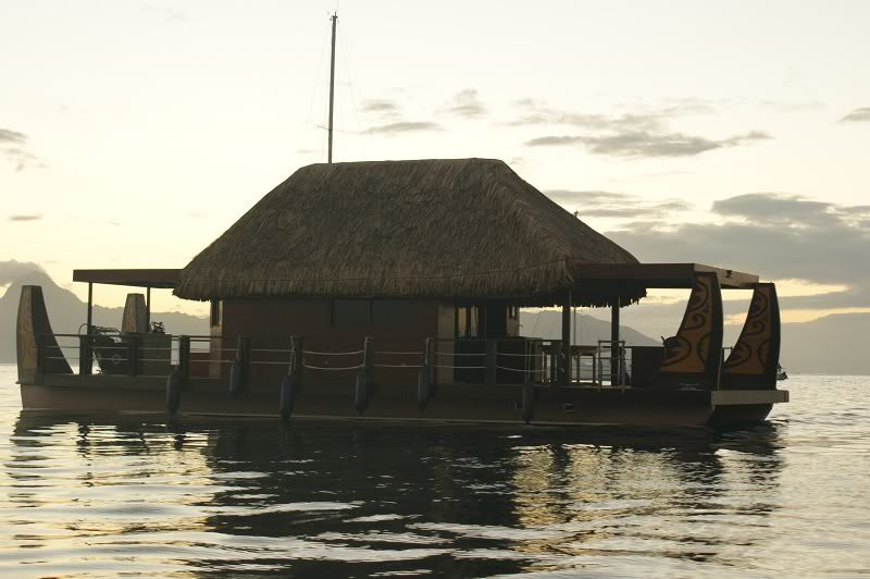 plavajuca mini-restauracia, Tahiti