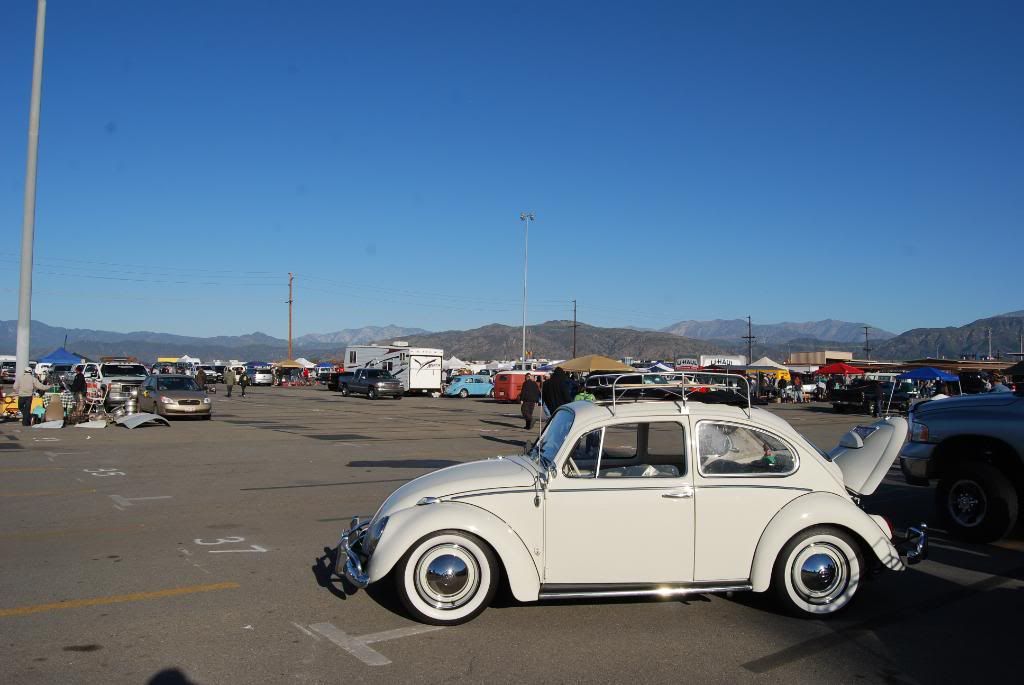http://i261.photobucket.com/albums/ii56/fullnoise2/Pamona%20Swapmeet%20VWs%20Dec%202011/20111205_HoneymoonSLRCamera_0004.jpg