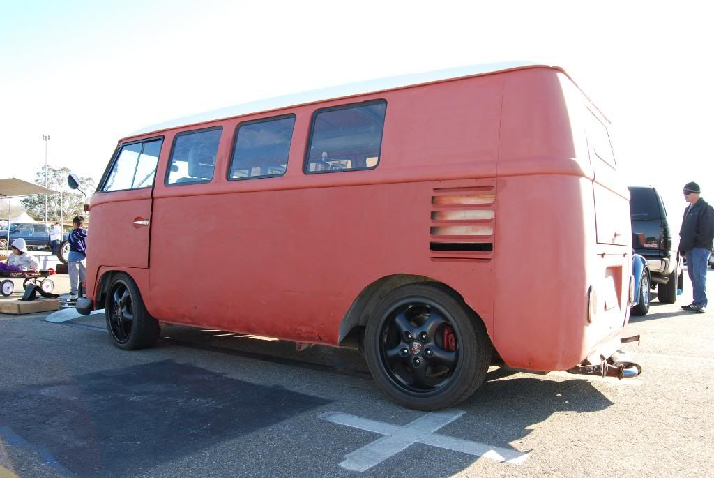 http://i261.photobucket.com/albums/ii56/fullnoise2/Pamona%20Swapmeet%20VWs%20Dec%202011/20111205_HoneymoonSLRCamera_0011.jpg