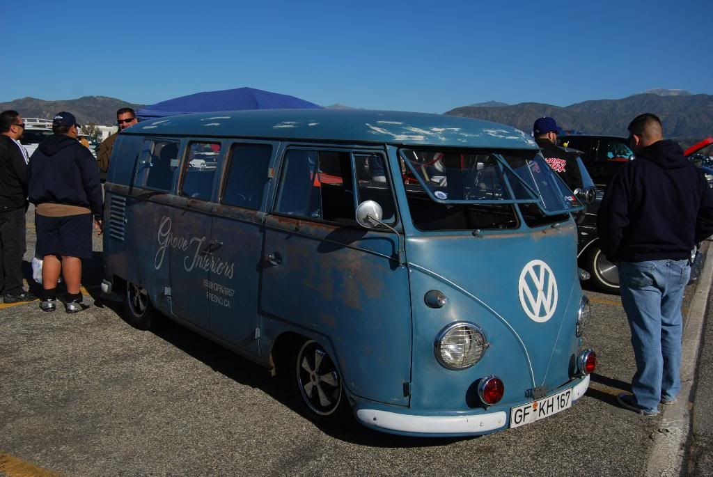 http://i261.photobucket.com/albums/ii56/fullnoise2/Pamona%20Swapmeet%20VWs%20Dec%202011/20111205_HoneymoonSLRCamera_0021.jpg