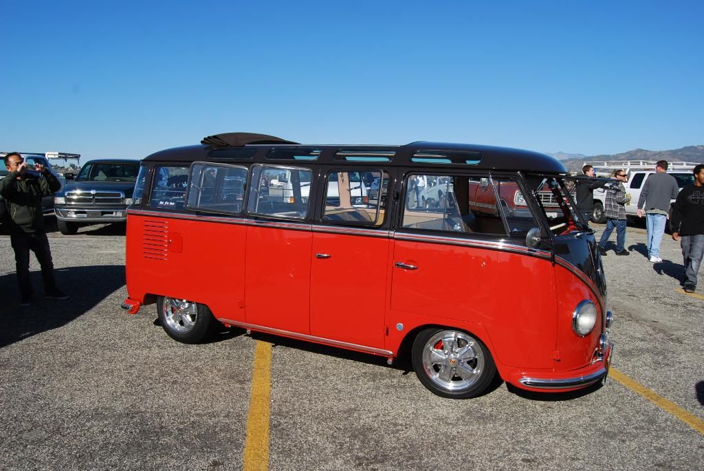 http://i261.photobucket.com/albums/ii56/fullnoise2/Pamona%20Swapmeet%20VWs%20Dec%202011/20111205_HoneymoonSLRCamera_0022.jpg