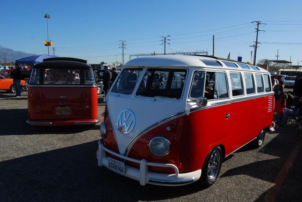 http://i261.photobucket.com/albums/ii56/fullnoise2/Pamona%20Swapmeet%20VWs%20Dec%202011/20111205_HoneymoonSLRCamera_0023.jpg