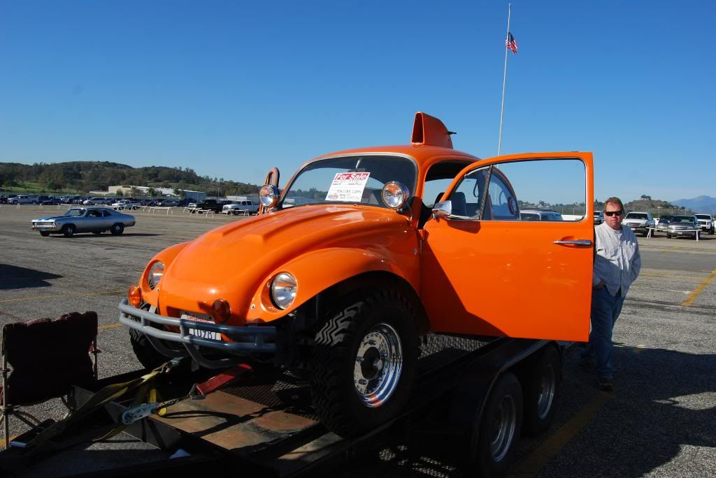 http://i261.photobucket.com/albums/ii56/fullnoise2/Pamona%20Swapmeet%20VWs%20Dec%202011/20111205_HoneymoonSLRCamera_0025.jpg