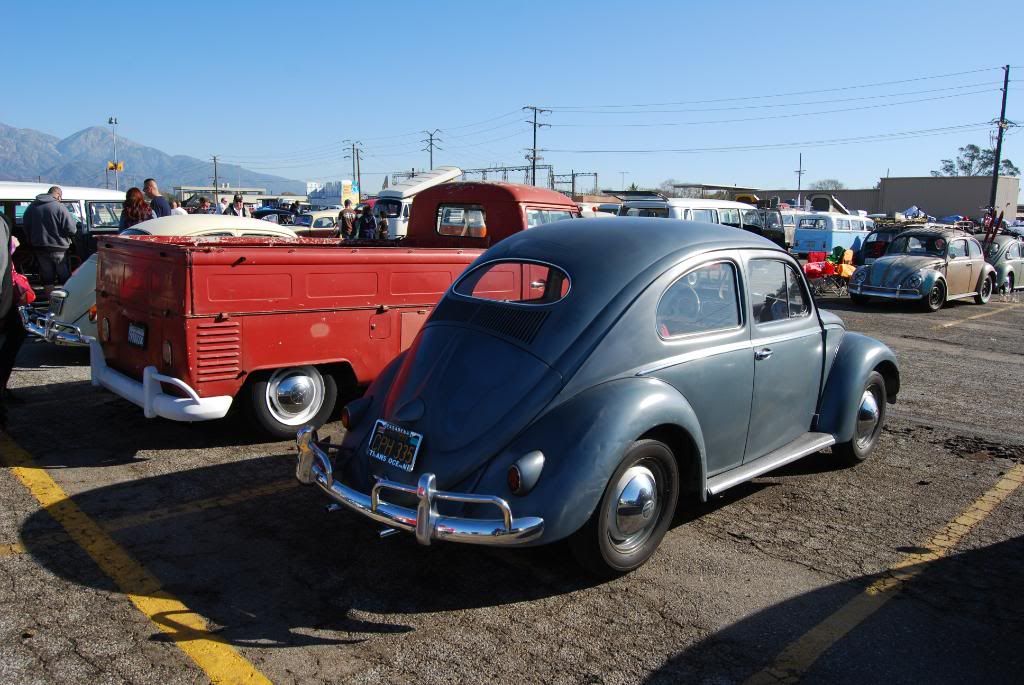http://i261.photobucket.com/albums/ii56/fullnoise2/Pamona%20Swapmeet%20VWs%20Dec%202011/20111205_HoneymoonSLRCamera_0032.jpg