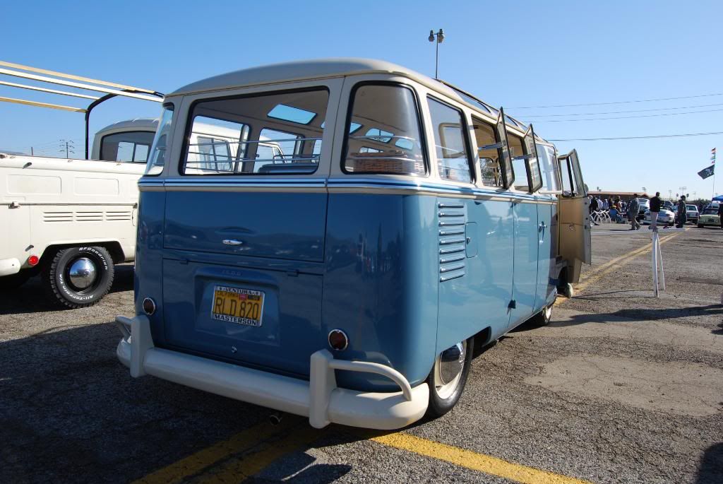 http://i261.photobucket.com/albums/ii56/fullnoise2/Pamona%20Swapmeet%20VWs%20Dec%202011/20111205_HoneymoonSLRCamera_0049.jpg