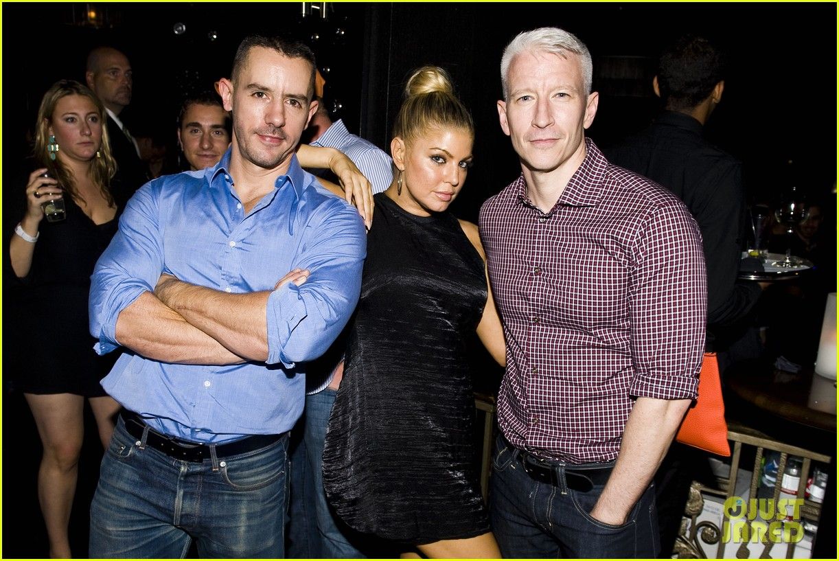 Anderson-Cooper-Ben-Maisani-BEP-Party-with-Fergie-fergie-25758367-1222-817